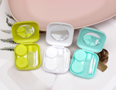 Estuche para lentes de contacto de colores multicolor con diseño cuadrado esmerilado